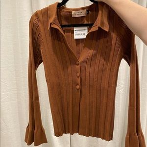Brown long sleeve top w buttons!! super soft and great fit! never worn with tags